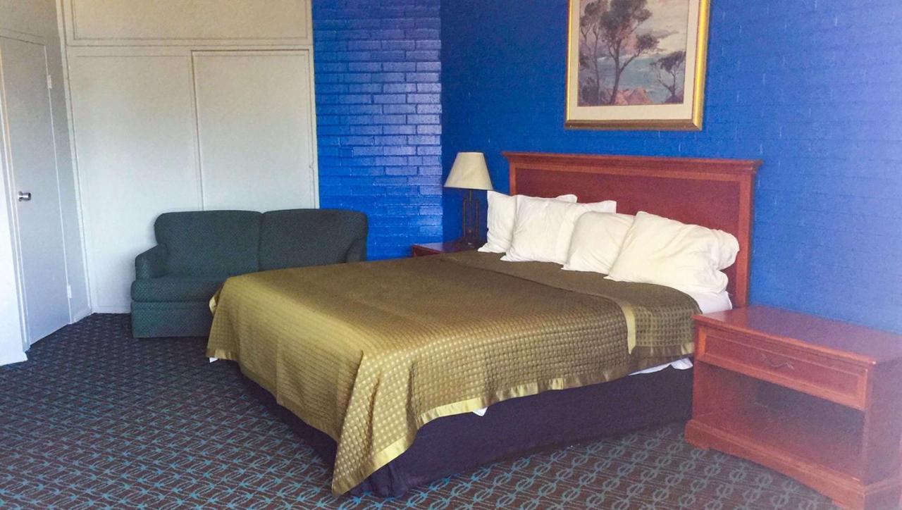 เทรด วินดส์ อินนื คลินตัน Hotel ภายนอก รูปภาพ
